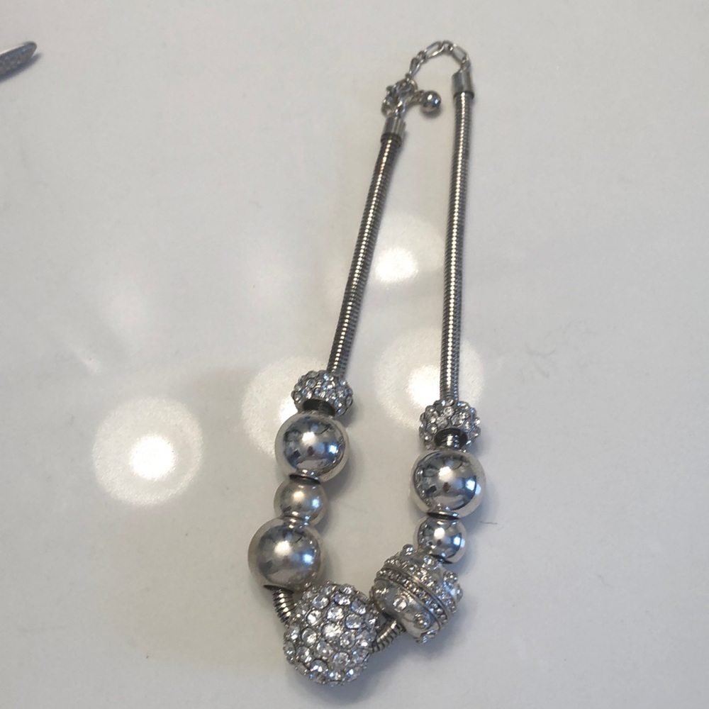 White House black market necklace